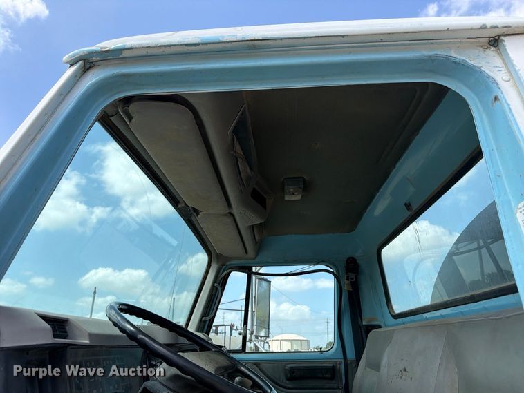 image for item FB8335 1997 International 4700 water truck
