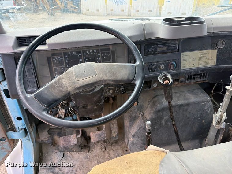 image for item FB8335 1997 International 4700 water truck