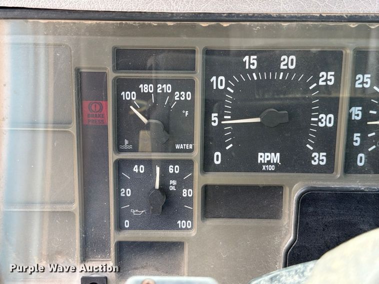 image for item FB8335 1997 International 4700 water truck
