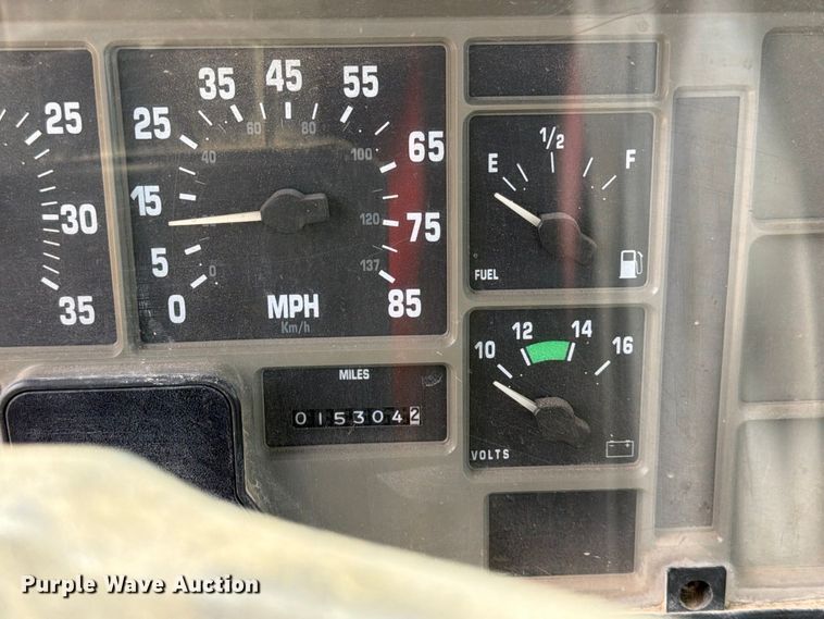 image for item FB8335 1997 International 4700 water truck