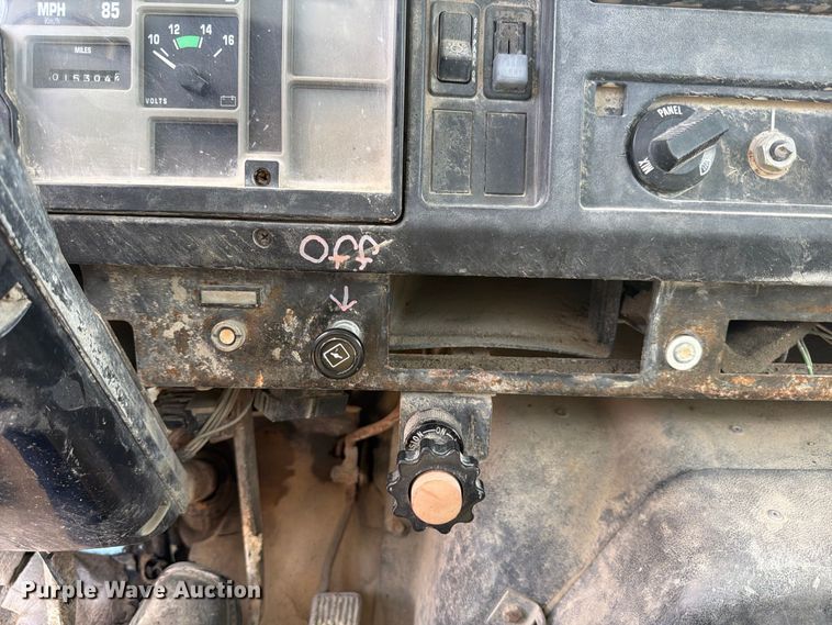 image for item FB8335 1997 International 4700 water truck
