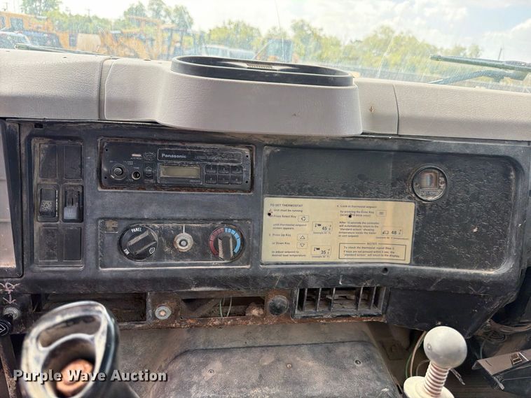 image for item FB8335 1997 International 4700 water truck