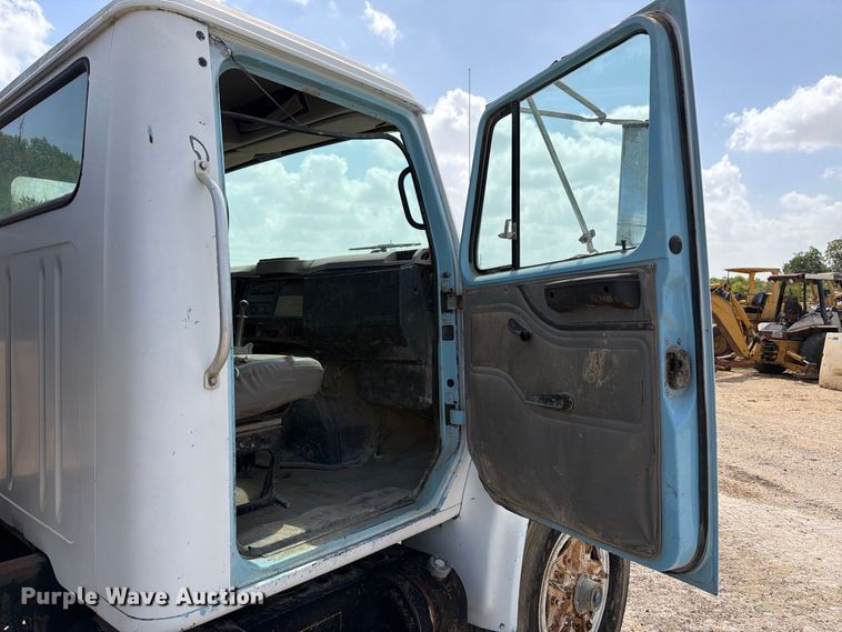 image for item FB8335 1997 International 4700 water truck