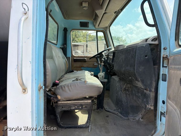 image for item FB8335 1997 International 4700 water truck