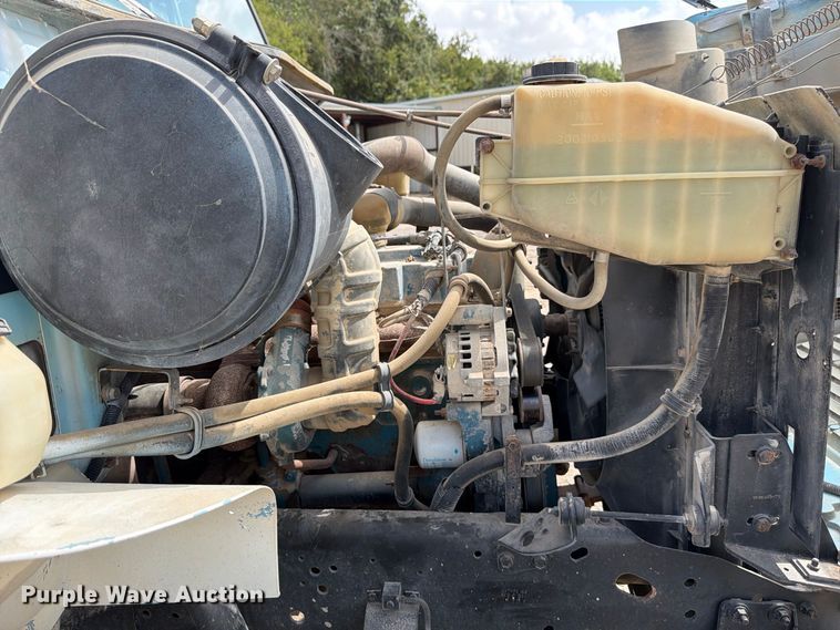 image for item FB8335 1997 International 4700 water truck