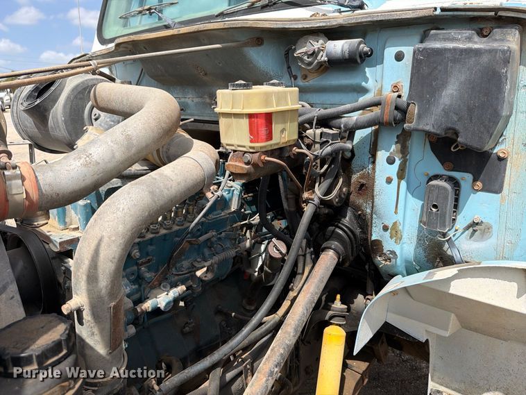image for item FB8335 1997 International 4700 water truck