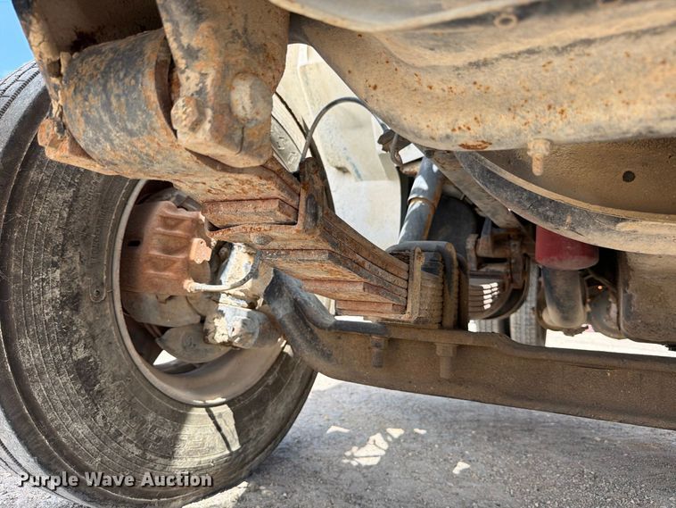 image for item FB8335 1997 International 4700 water truck