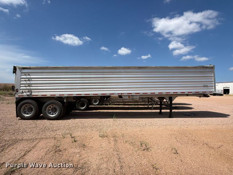 image for item FB8339 2008 Travis 39FT. T/102 grain trailer