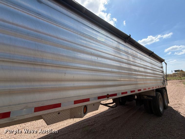 image for item FB8339 2008 Travis 39FT. T/102 grain trailer