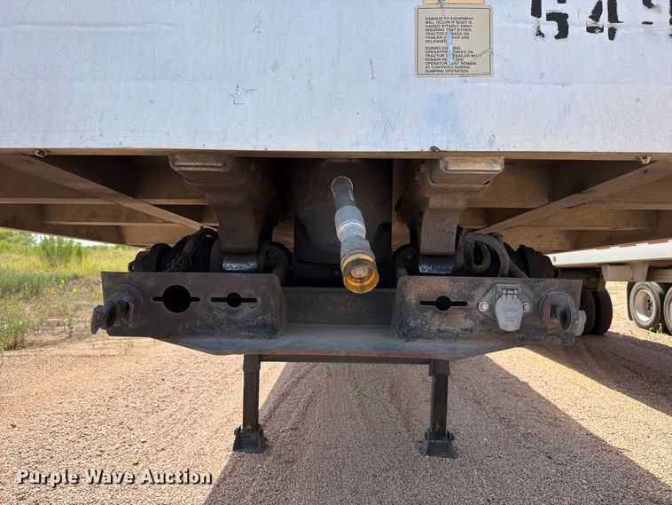 image for item FB8339 2008 Travis 39FT. T/102 grain trailer