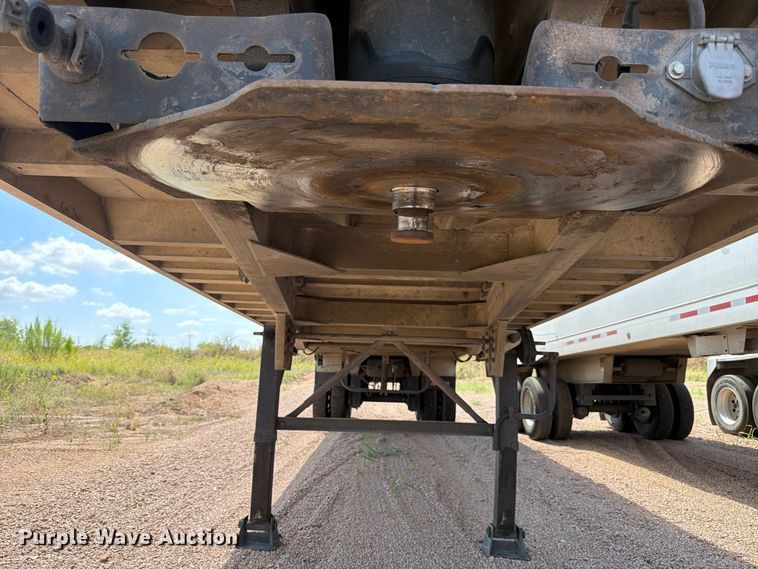 image for item FB8339 2008 Travis 39FT. T/102 grain trailer