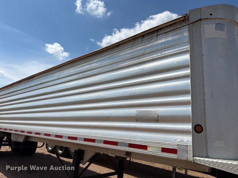 image for item FB8339 2008 Travis 39FT. T/102 grain trailer