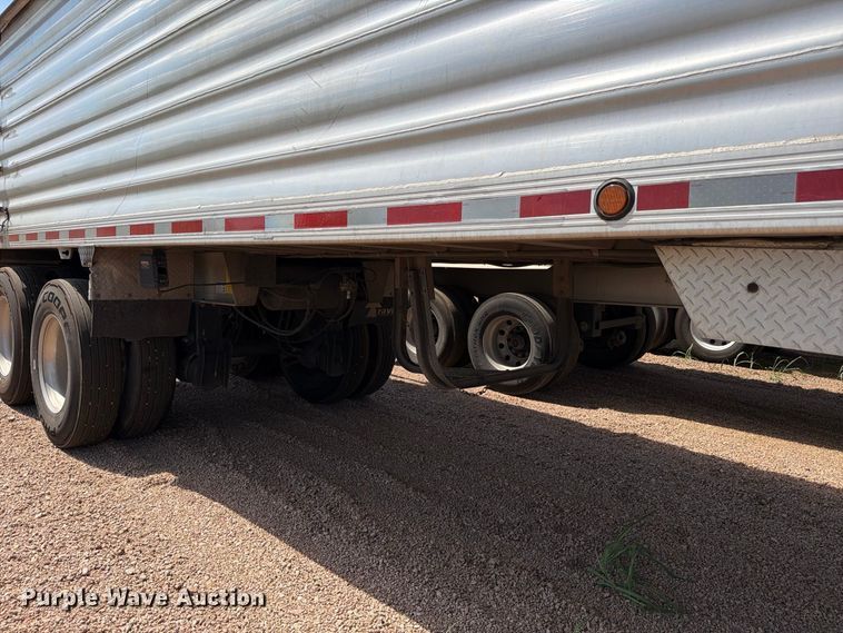 image for item FB8339 2008 Travis 39FT. T/102 grain trailer