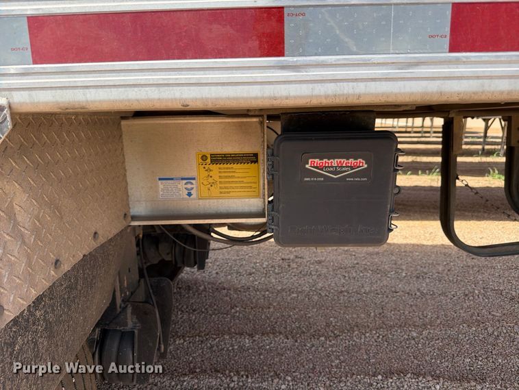 image for item FB8339 2008 Travis 39FT. T/102 grain trailer