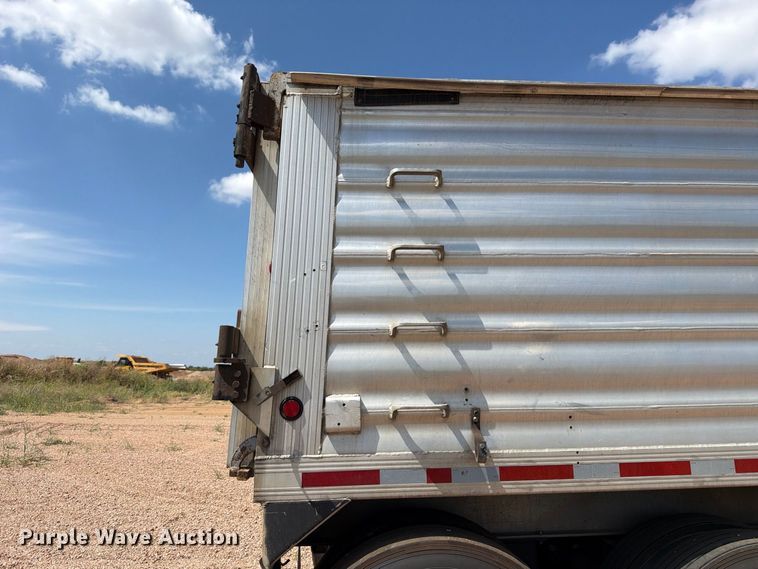 image for item FB8339 2008 Travis 39FT. T/102 grain trailer