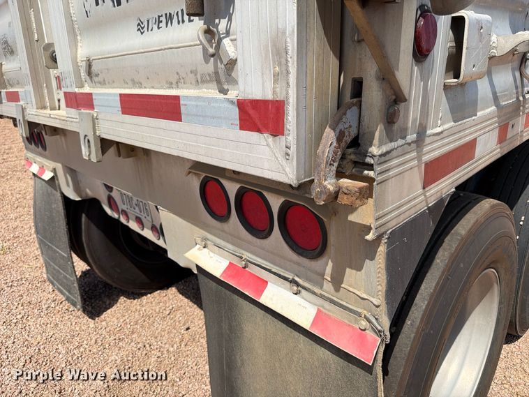 image for item FB8339 2008 Travis 39FT. T/102 grain trailer