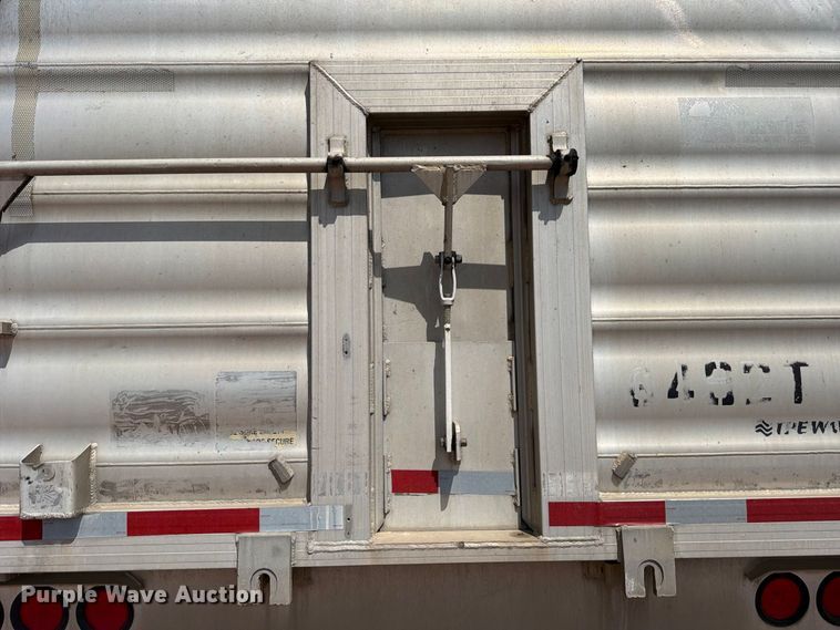 image for item FB8339 2008 Travis 39FT. T/102 grain trailer