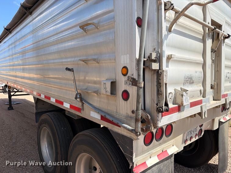 image for item FB8339 2008 Travis 39FT. T/102 grain trailer