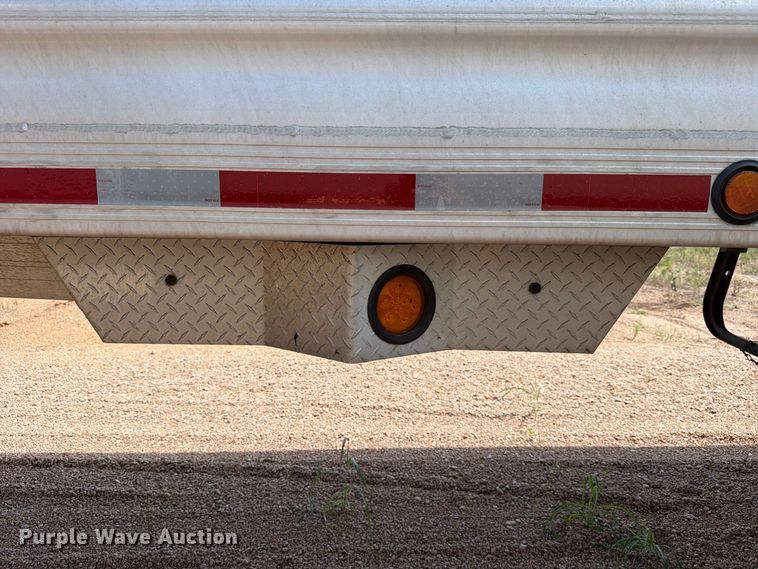 image for item FB8339 2008 Travis 39FT. T/102 grain trailer