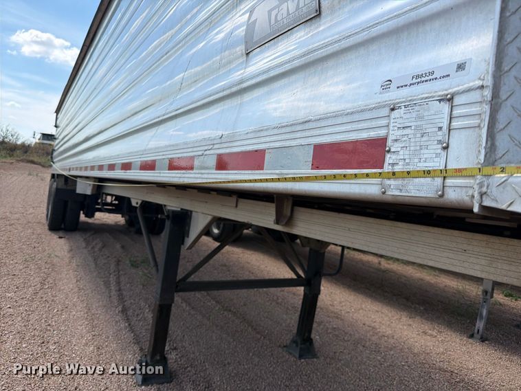 image for item FB8339 2008 Travis 39FT. T/102 grain trailer