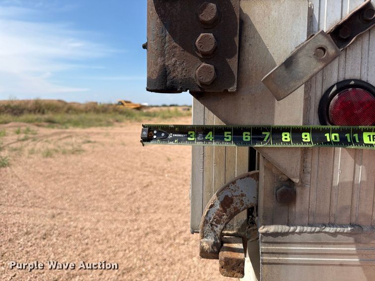 image for item FB8339 2008 Travis 39FT. T/102 grain trailer