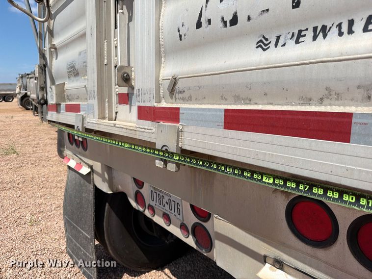 image for item FB8339 2008 Travis 39FT. T/102 grain trailer