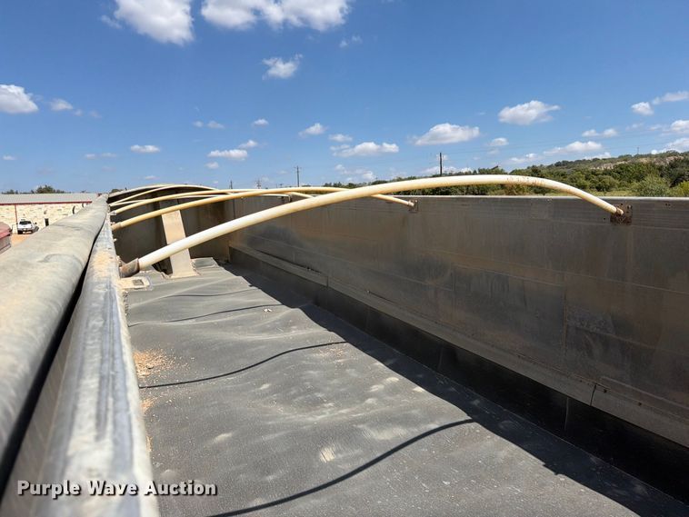 image for item FB8339 2008 Travis 39FT. T/102 grain trailer