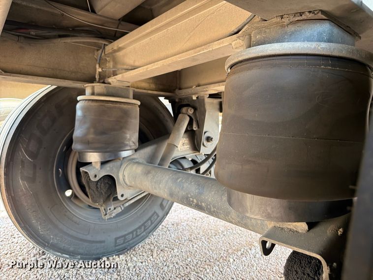 image for item FB8339 2008 Travis 39FT. T/102 grain trailer