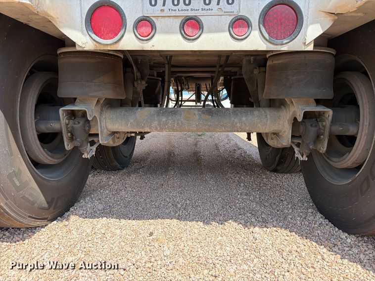 image for item FB8339 2008 Travis 39FT. T/102 grain trailer