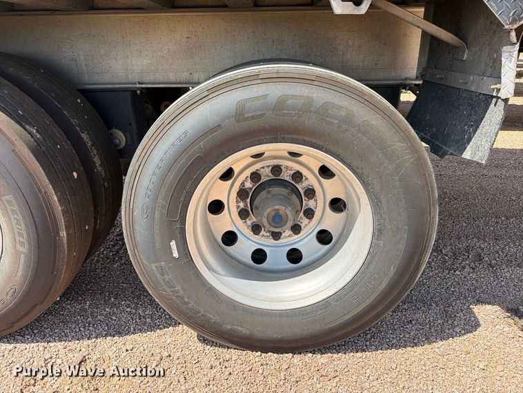 image for item FB8339 2008 Travis 39FT. T/102 grain trailer