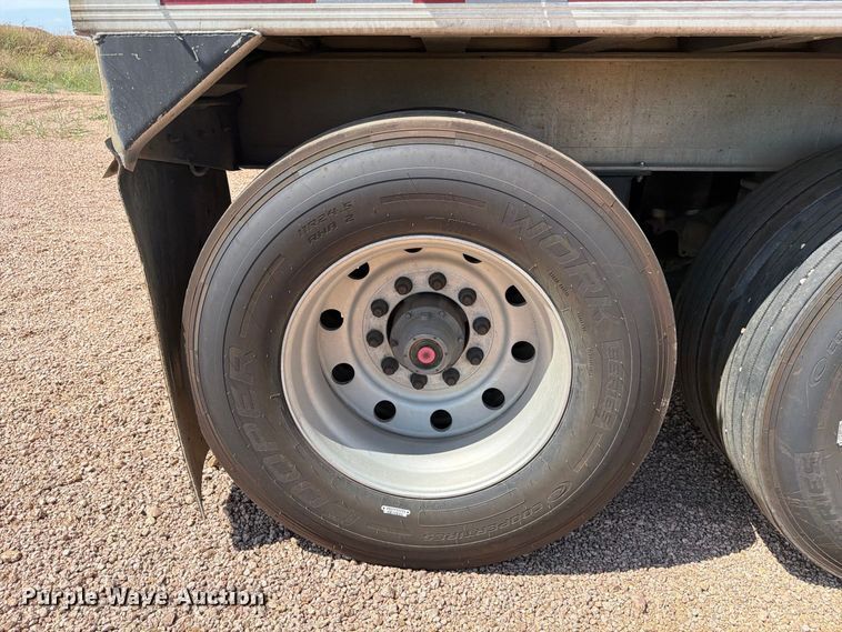 image for item FB8339 2008 Travis 39FT. T/102 grain trailer