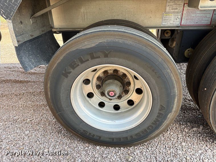 image for item FB8339 2008 Travis 39FT. T/102 grain trailer
