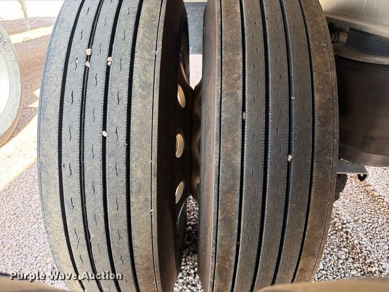 image for item FB8339 2008 Travis 39FT. T/102 grain trailer