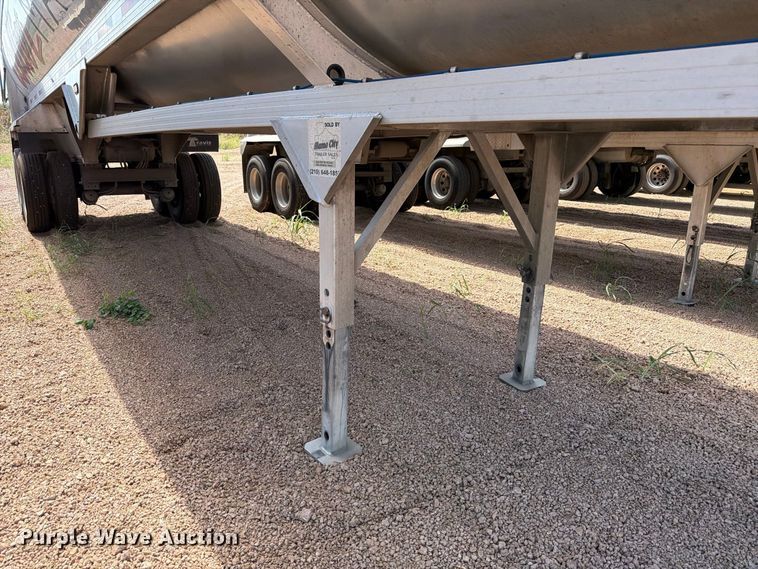 image for item FB8341 2017 Travis 39FT. S/97 end dump trailer