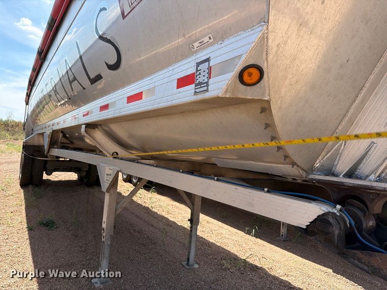 image for item FB8341 2017 Travis 39FT. S/97 end dump trailer