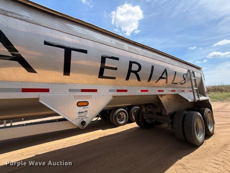 image for item FB8343 2017 Travis 39FT. S/97 end dump trailer