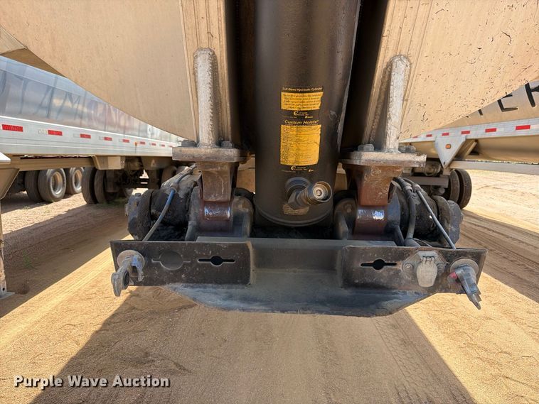 image for item FB8343 2017 Travis 39FT. S/97 end dump trailer