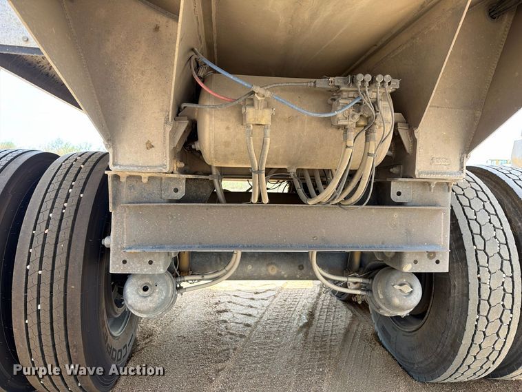 image for item FB8343 2017 Travis 39FT. S/97 end dump trailer