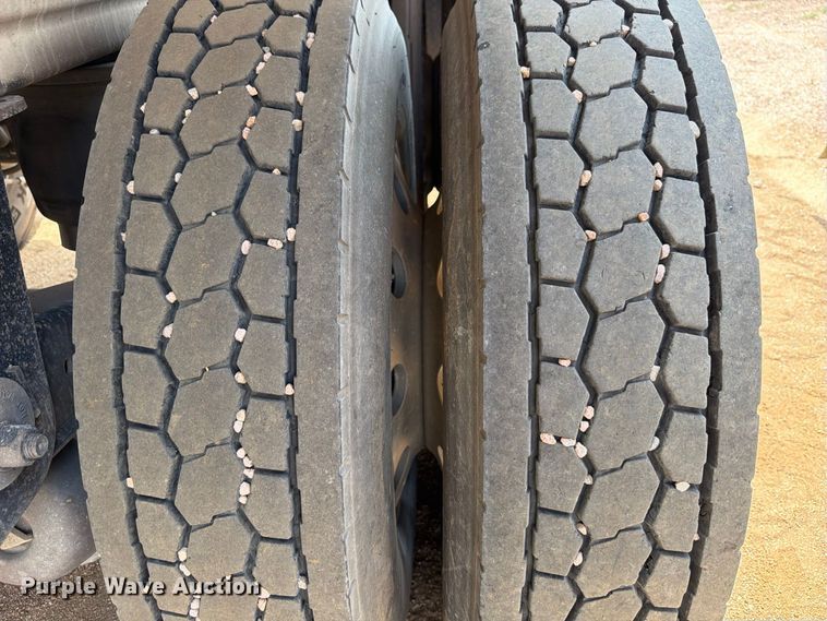 image for item FB8343 2017 Travis 39FT. S/97 end dump trailer