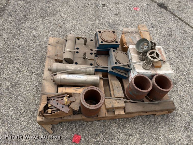 image for item FB8352 FMC M2836 API pump