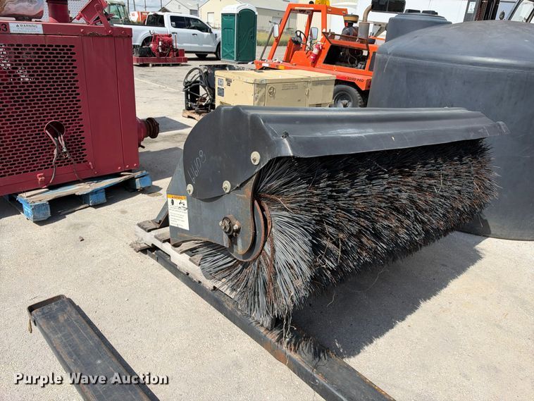 image for item FB8355 2014 Bobcat 68 angle broom skid steer broom