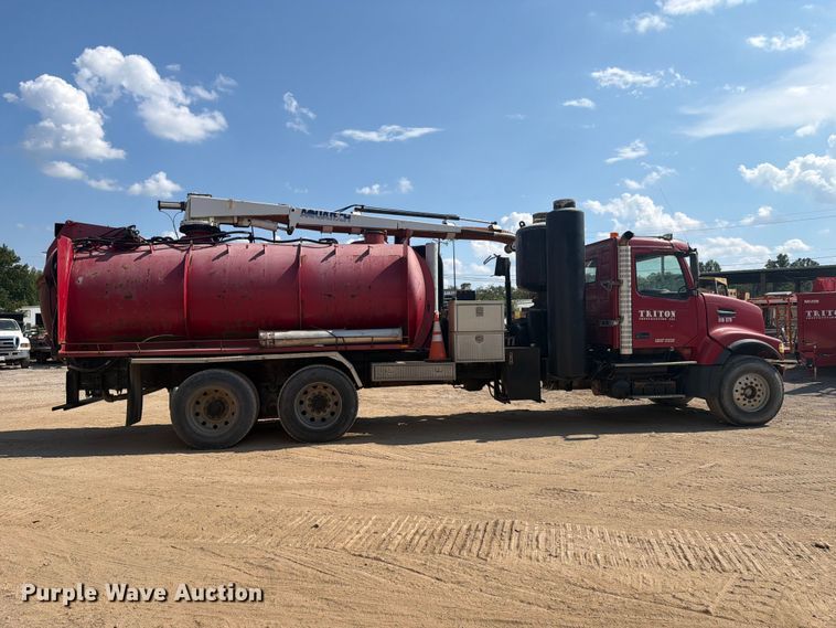 image for item FC3331 2006 Volvo VHD vacuum truck