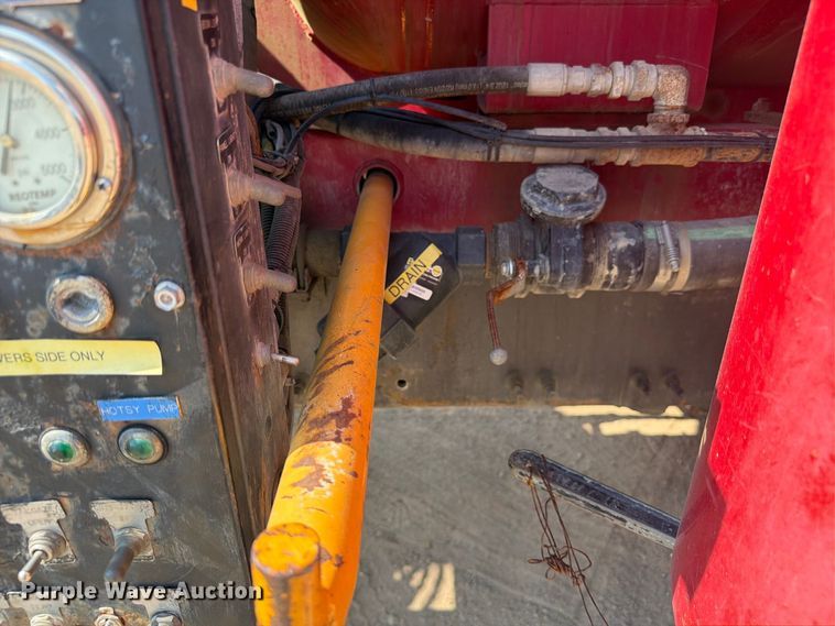 image for item FC3331 2006 Volvo VHD vacuum truck