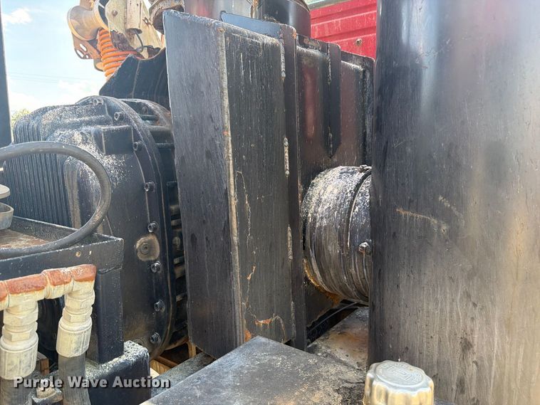image for item FC3331 2006 Volvo VHD vacuum truck