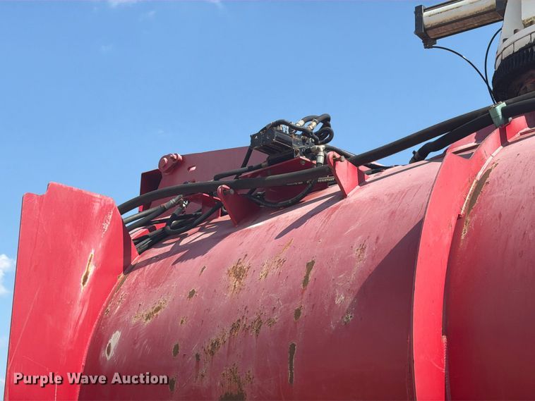 image for item FC3331 2006 Volvo VHD vacuum truck