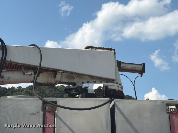 image for item FC3331 2006 Volvo VHD vacuum truck