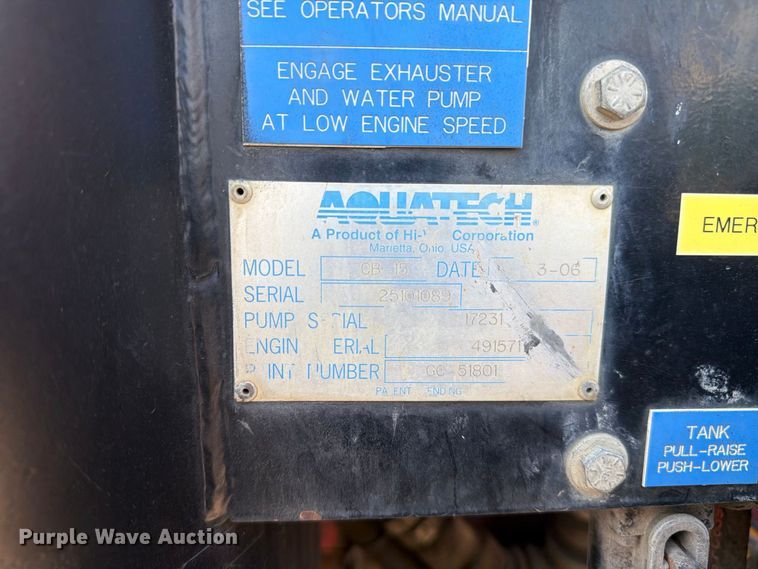 image for item FC3331 2006 Volvo VHD vacuum truck