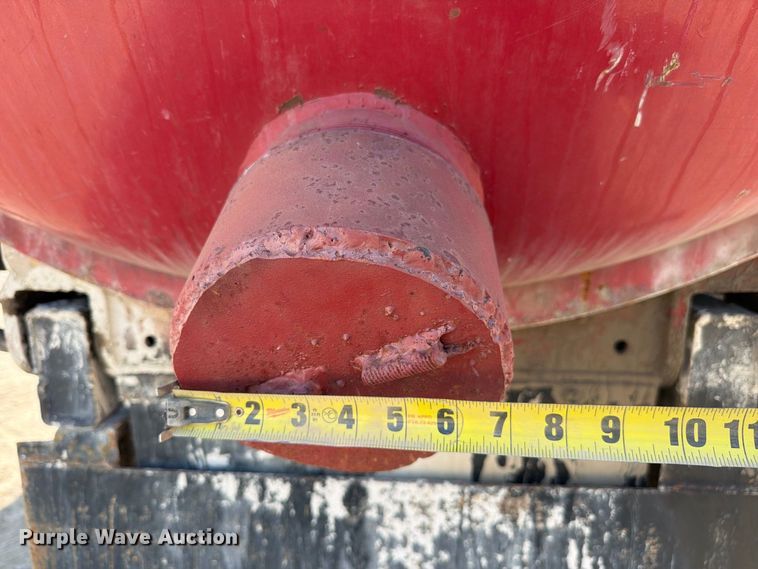 image for item FC3331 2006 Volvo VHD vacuum truck