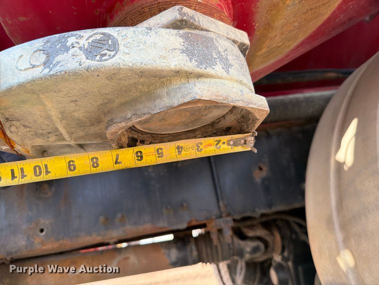 image for item FC3331 2006 Volvo VHD vacuum truck