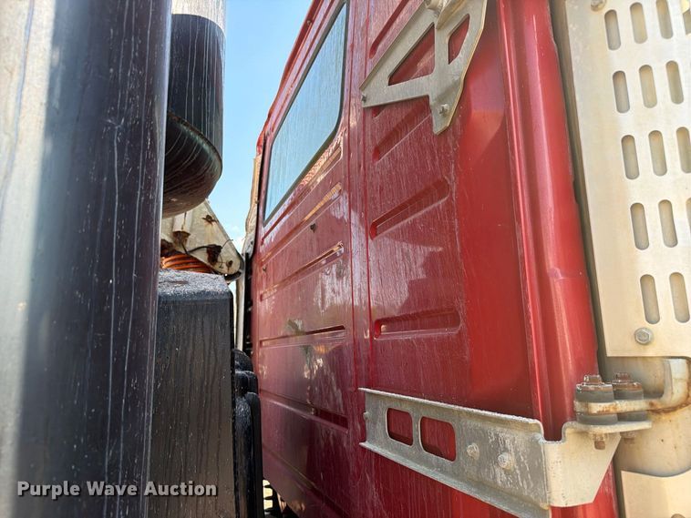 image for item FC3331 2006 Volvo VHD vacuum truck